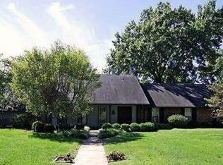 1035 Marvilla Ln, Saint Louis, MO 63131