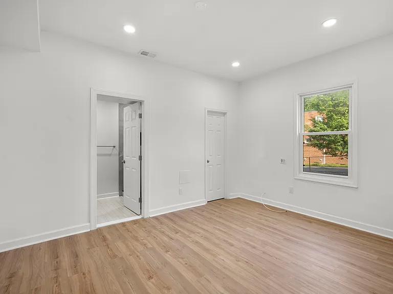 138 Maryland Park Dr — Photo 13