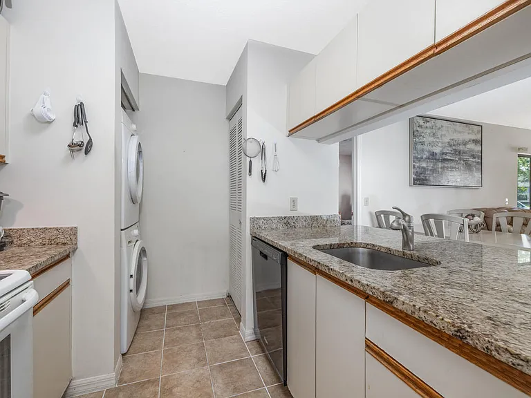 6537 SE Federal Hwy #101 — Photo 10