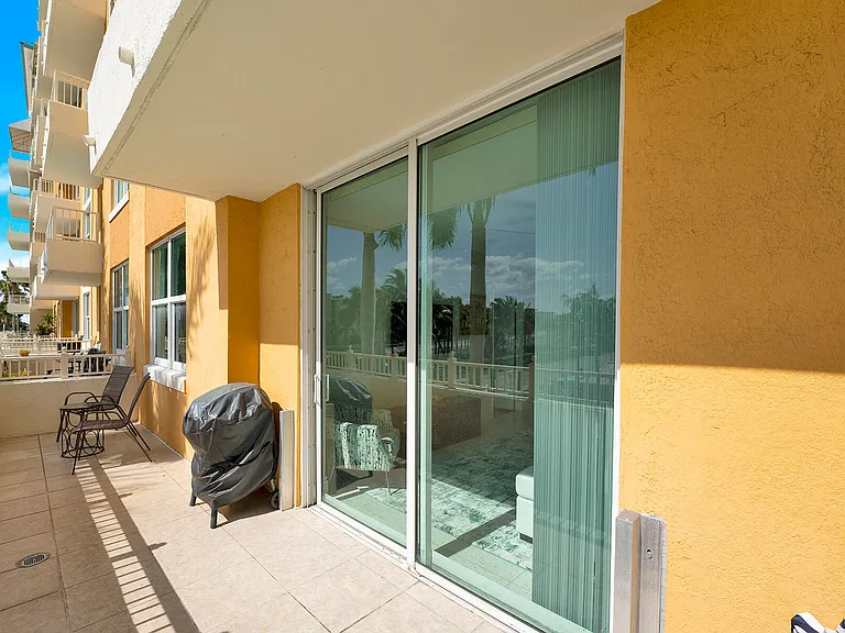100 NE 6th St #203 — Photo 28