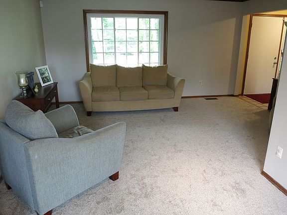 4th image of 2 Rosscommon Cres
