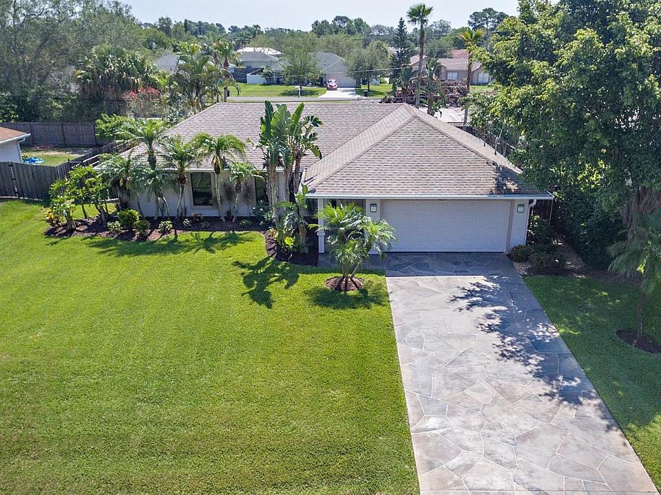 1st image of 2057 SW Capeador St