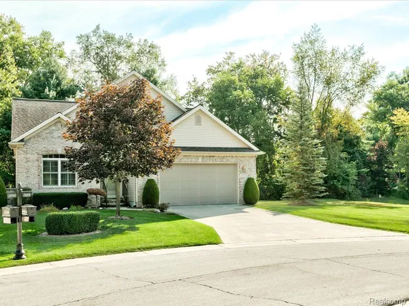 3084 Aberdeen Ct, Port Huron, MI 48060