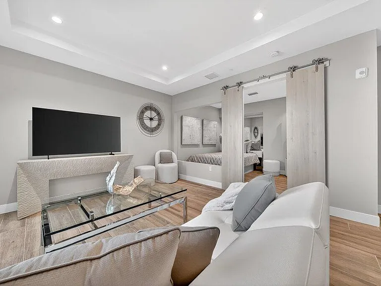 41 SW Seminole St #304 — Photo 3