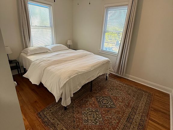 3rd image of 1308 Clarendon St #B