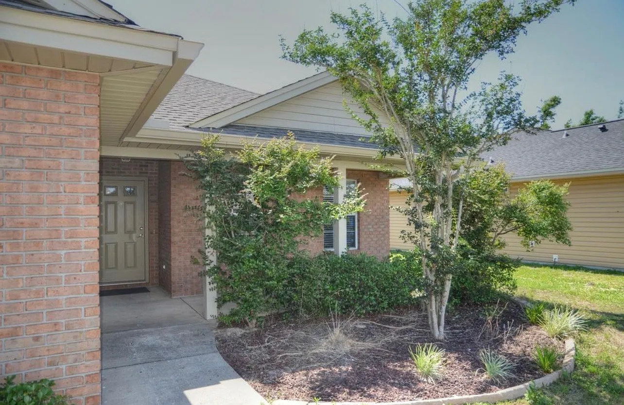 3 bed, 1342 sqft, $1,950 — Photo 2