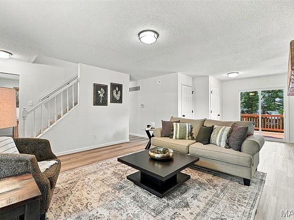 3rd image of 1704 Lewis Ln