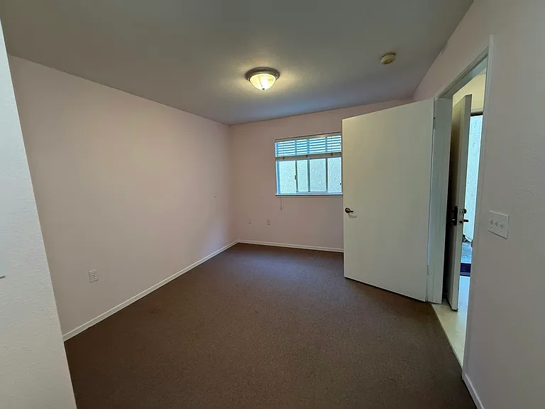 1707 Olympic Dr — Photo 2