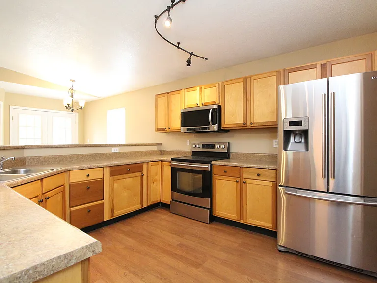 416 Bremen Ave — Photo 6
