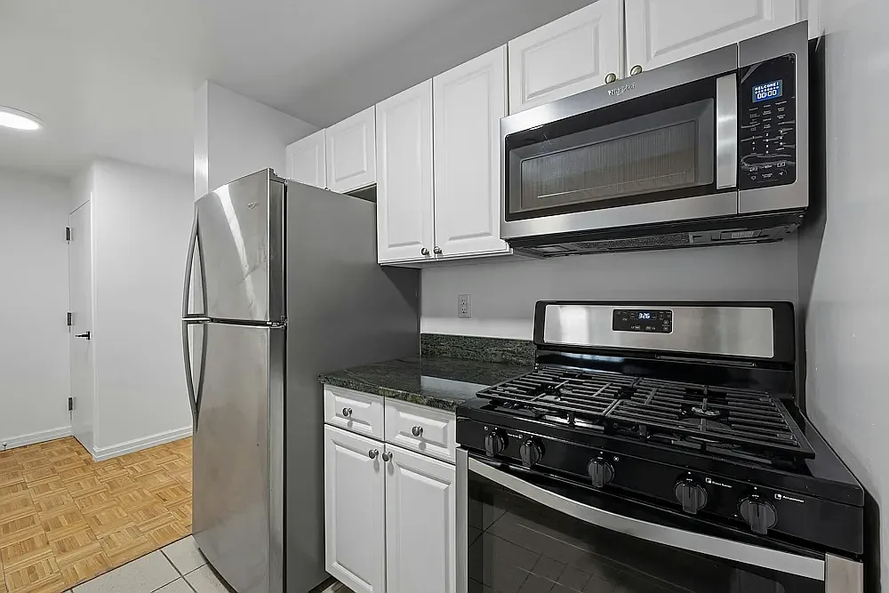 520 West 48th Street — Photo 3
