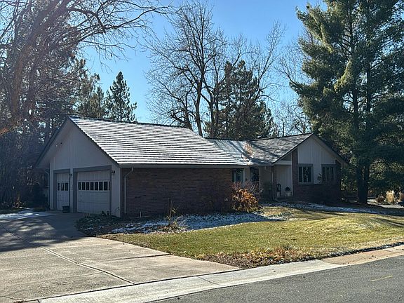 3rd image of 2002 Green Oaks Ln