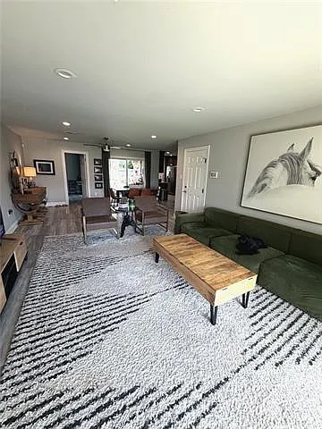 3 bed, 2.0 bath, 1600 sqft, $2,300 — Photo 3