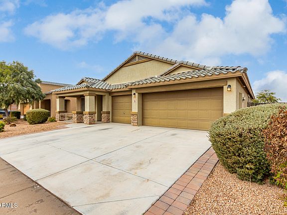 3rd image of 780 W SILVER REEF Drive