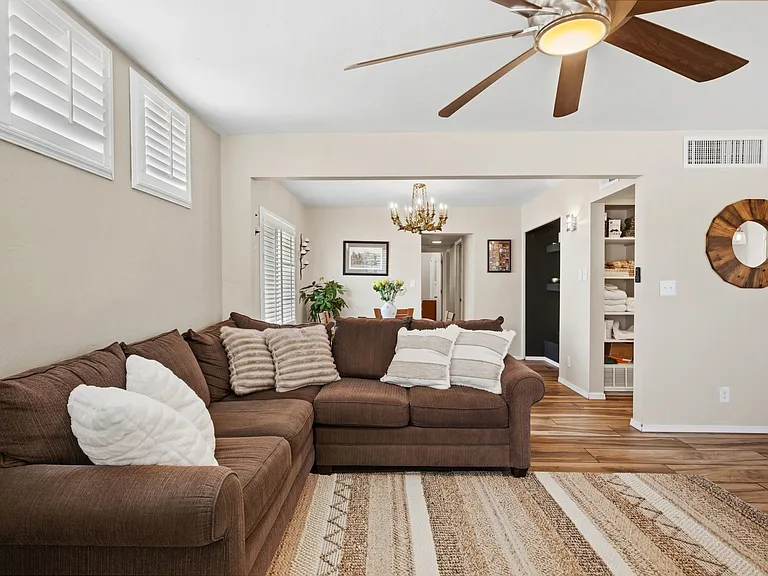 2626 E Hedrick Dr — Photo 26