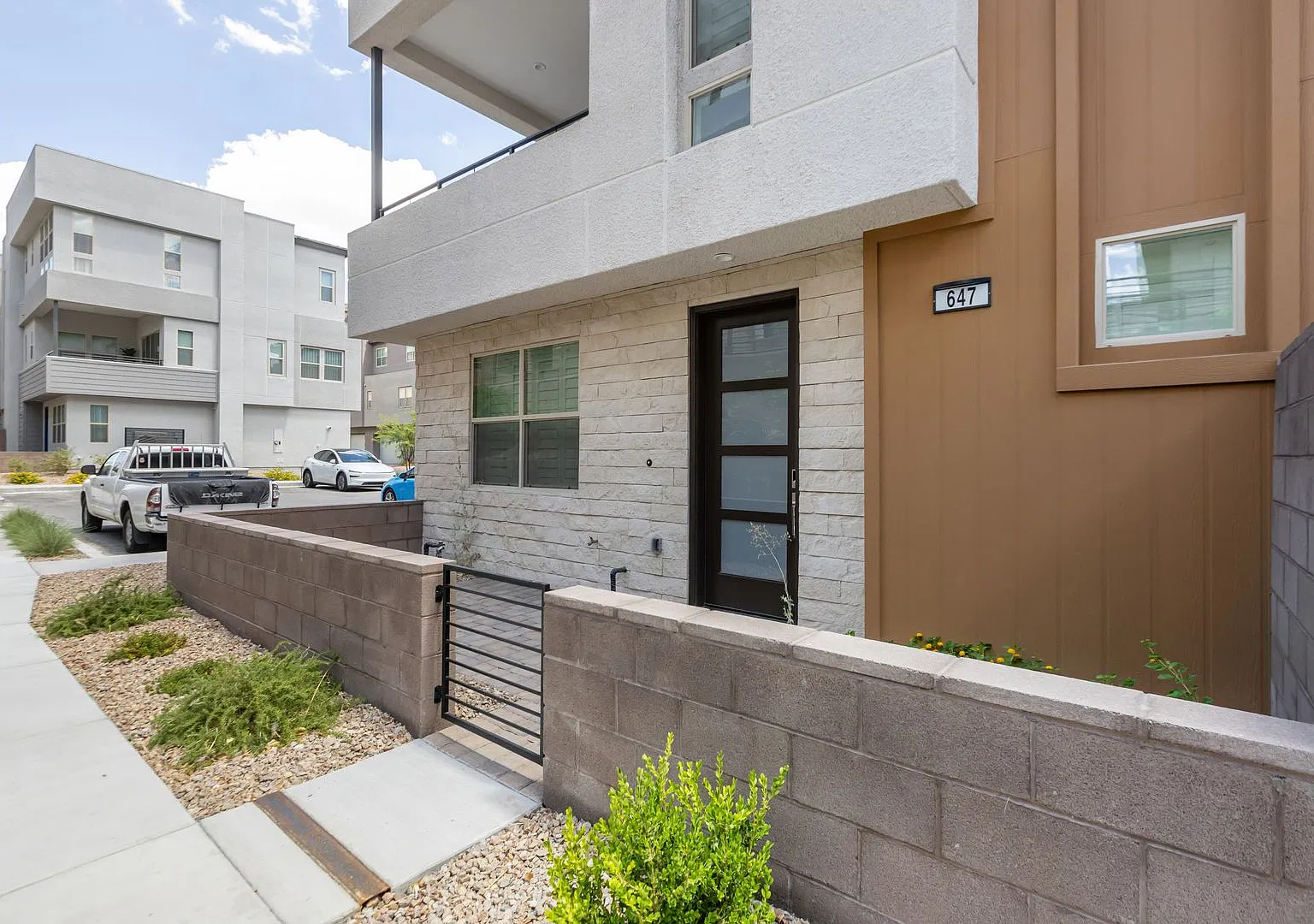 Beautifully Upgraded - Spacious 3 Bedroom, 4 Bath Home In Summerlin — Photo 4
