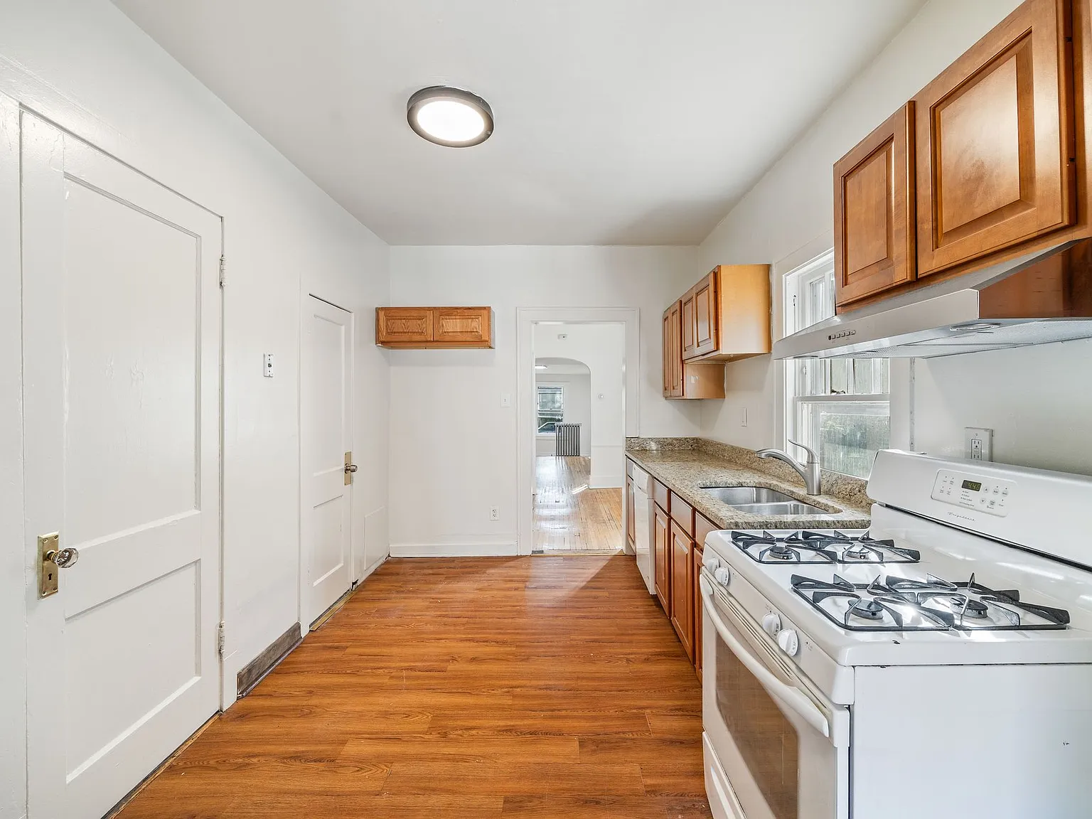2148 Maple Ave — Photo 3