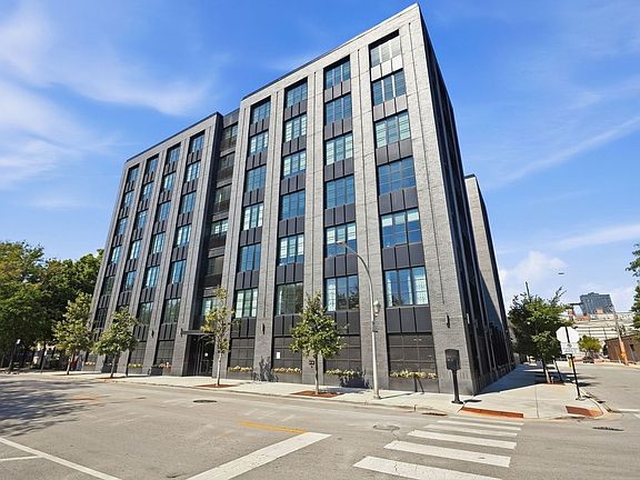 2nd image of 1400 W Monroe St #2B