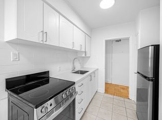 10 Hill Heights, Toronto, ON M8Y 1Z1