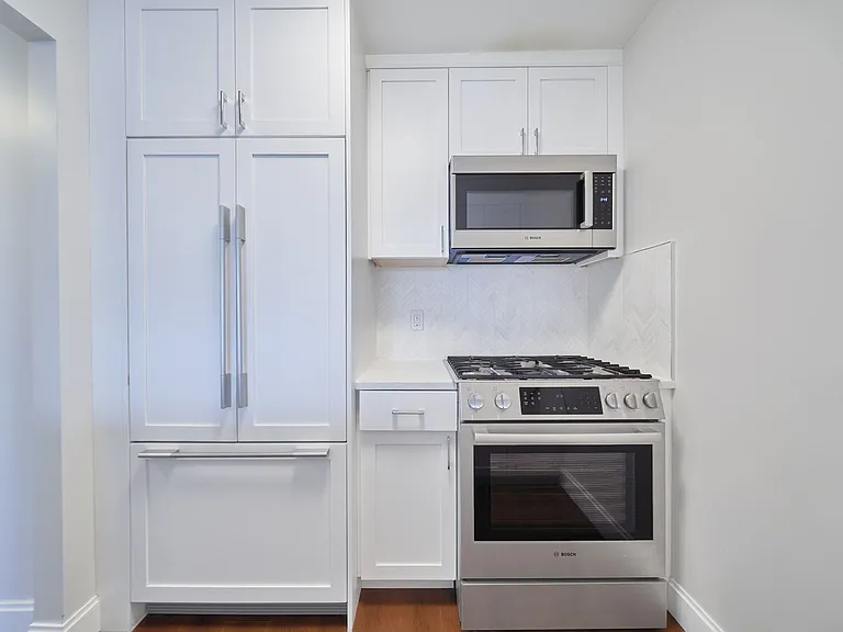 160 Riverside Blvd #15P — Photo 7