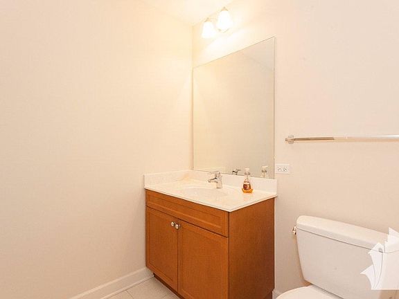 3rd image of 1400 S Michigan Ave APT 804A