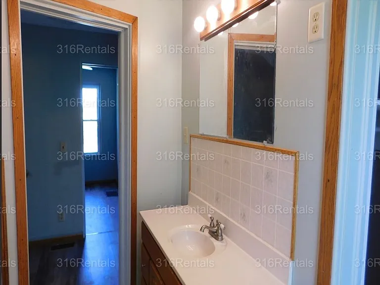 113 S Oak St — Photo 11