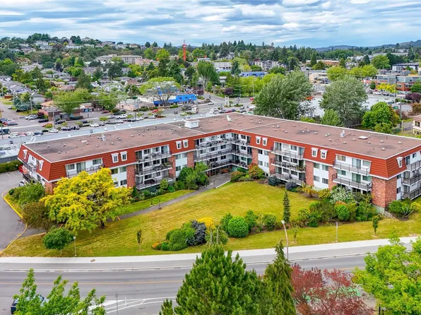 1680 Poplar Ave #110, Saanich, BC V8P 4K7