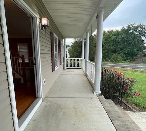 4th image of 1902 Sierra Dr