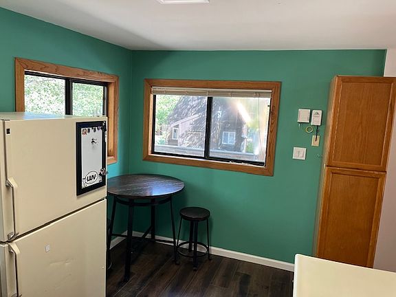4th image of 497 Mountain Meadows Dr