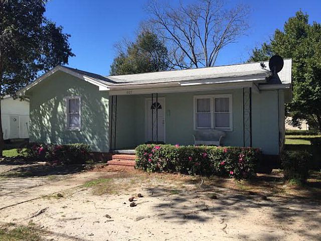 1st image of 605 College Ave