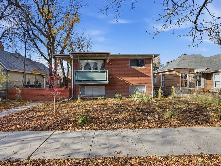 1010 S Windsor St — Photo 15