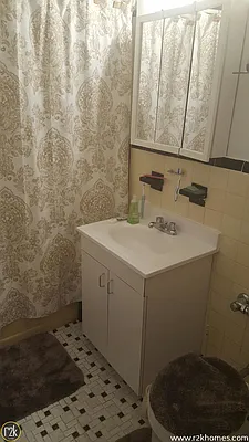 Rented by Realty 2000 Corp | media 18
