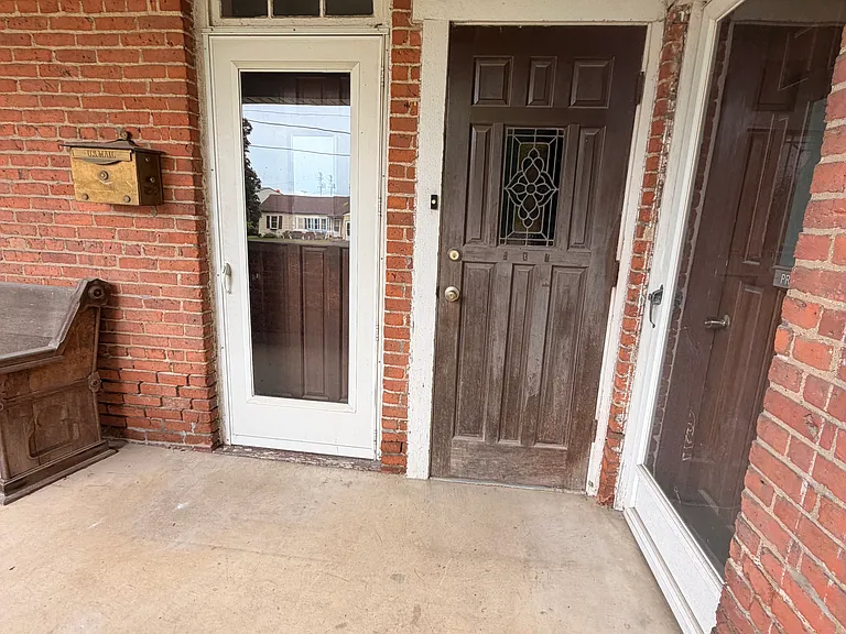700 W Jefferson St #B — Photo 1