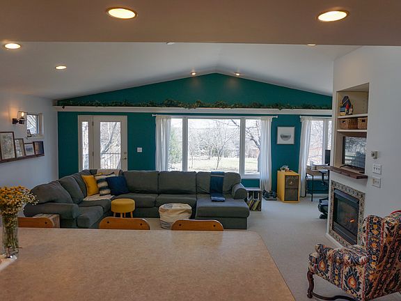 3rd image of 4060 Victoria St N #4060