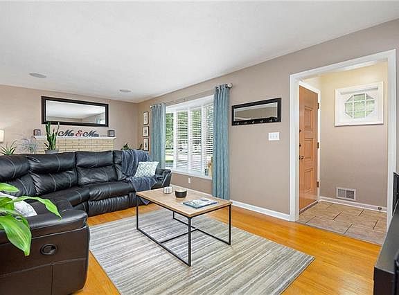 4th image of 11503 E 37th Ter S