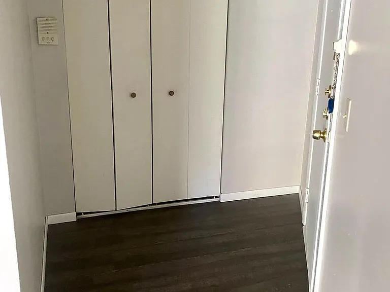 4601 Independence Ave N — Photo 3