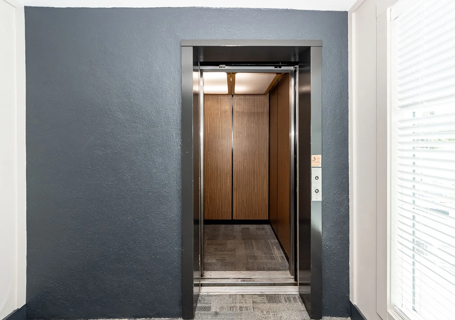 1 Bedroom, 1 Bathroom Condo in Downtown Charleston - Charleston — Photo 4