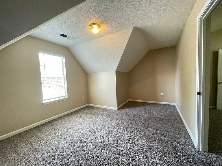 9025 Creekside Dr — Photo 10
