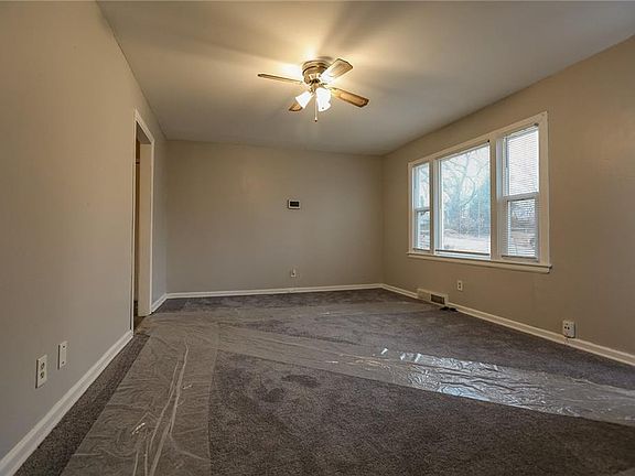 2nd image of 5228 Agnes Ave