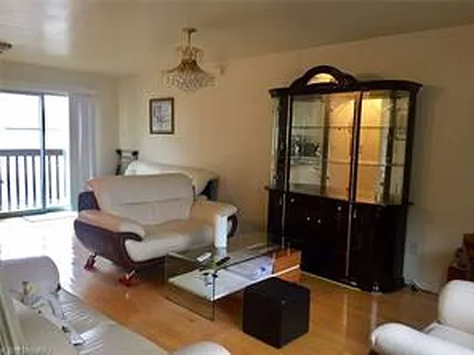 Sold by Momentum Real Estate LLC | media 4