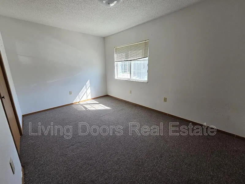 2 bed, 1.0 bath, $685 — Photo 4