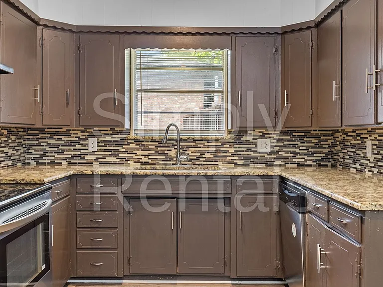 705 Plano St — Photo 9