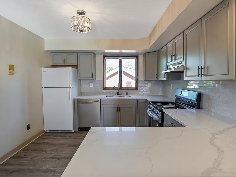 77 Highland Pl #2 — Photo 10