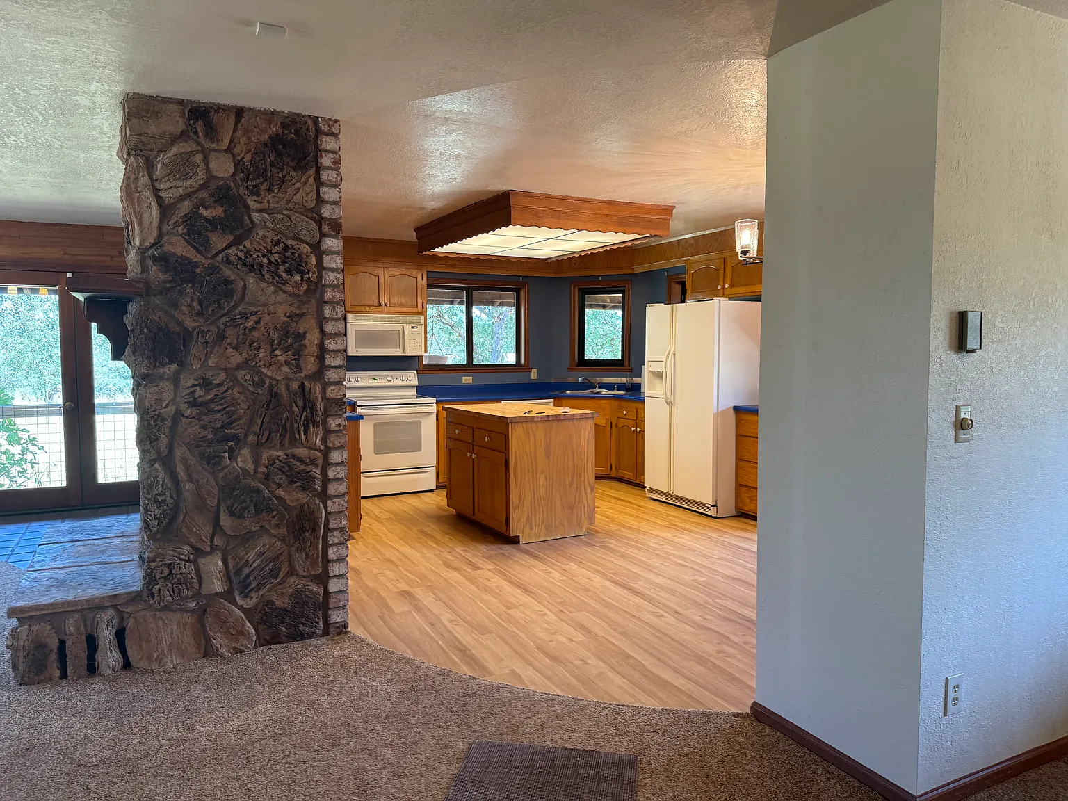 4 bed, 1920 sqft, $2,300 — Photo 3