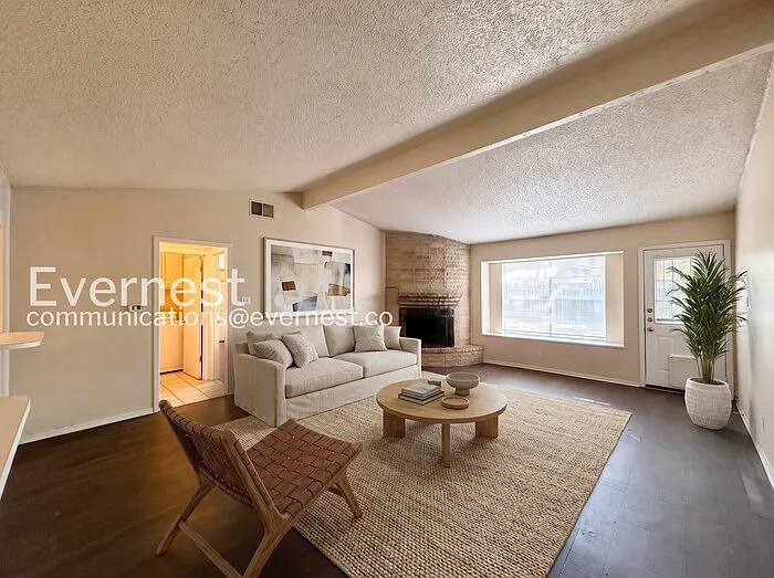 3 bed, 2.0 bath, 1780 sqft, $1,749 — Photo 2