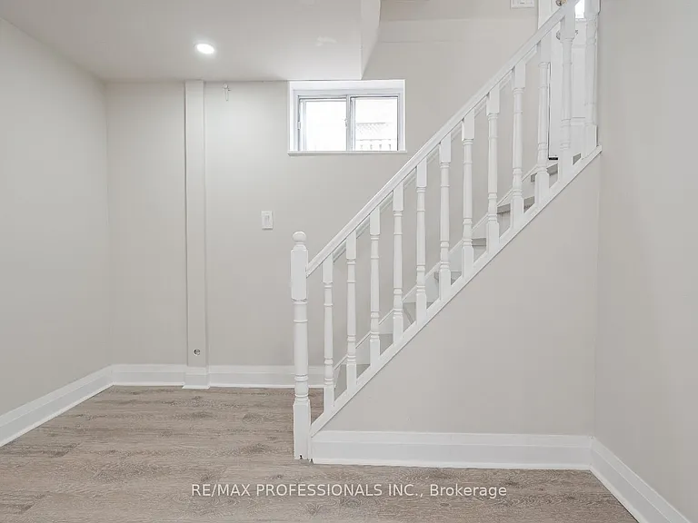 364 Rathburn Rd — Photo 11