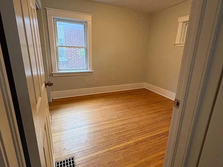 193 Huron St — Photo 11