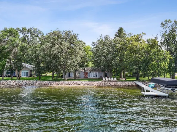 886 S Shore Dr, Detroit Lakes, MN 56501