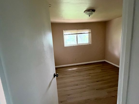 5th image of 300 Cliff St Floor 1