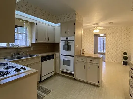 1170 Brandywine Dr — Photo 14