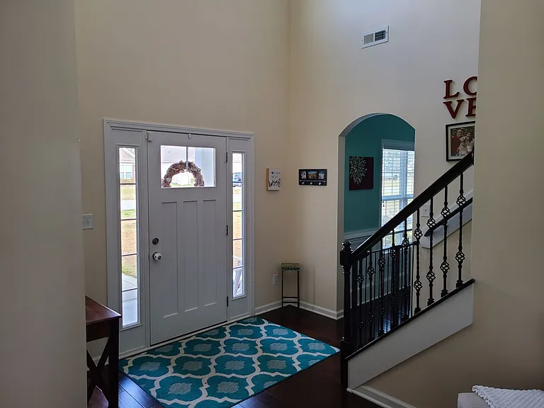 403 Derrick Dr — Photo 2